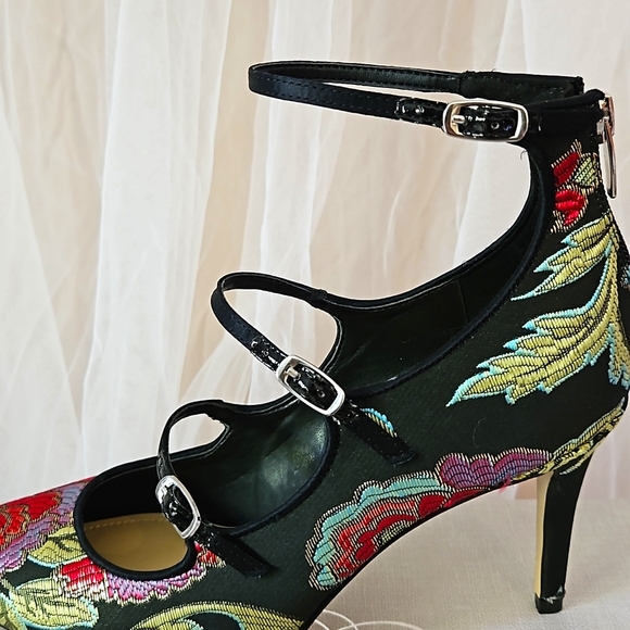NWOB - Marc Fisher Embroidered Strappy Heels - Sz 8.5 - Picture 9 of 10